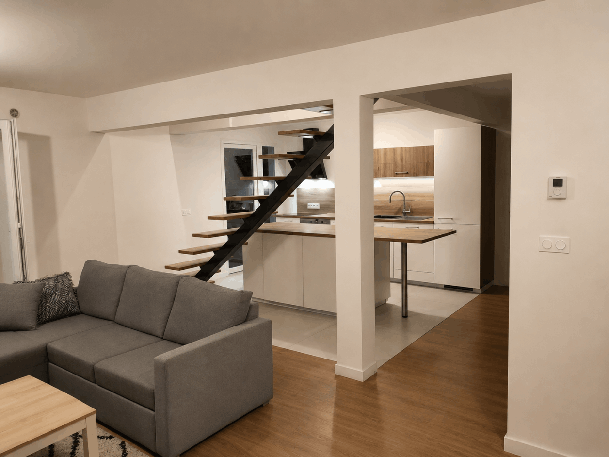 Rénovation villa dans centre ville, Escalier limon central.